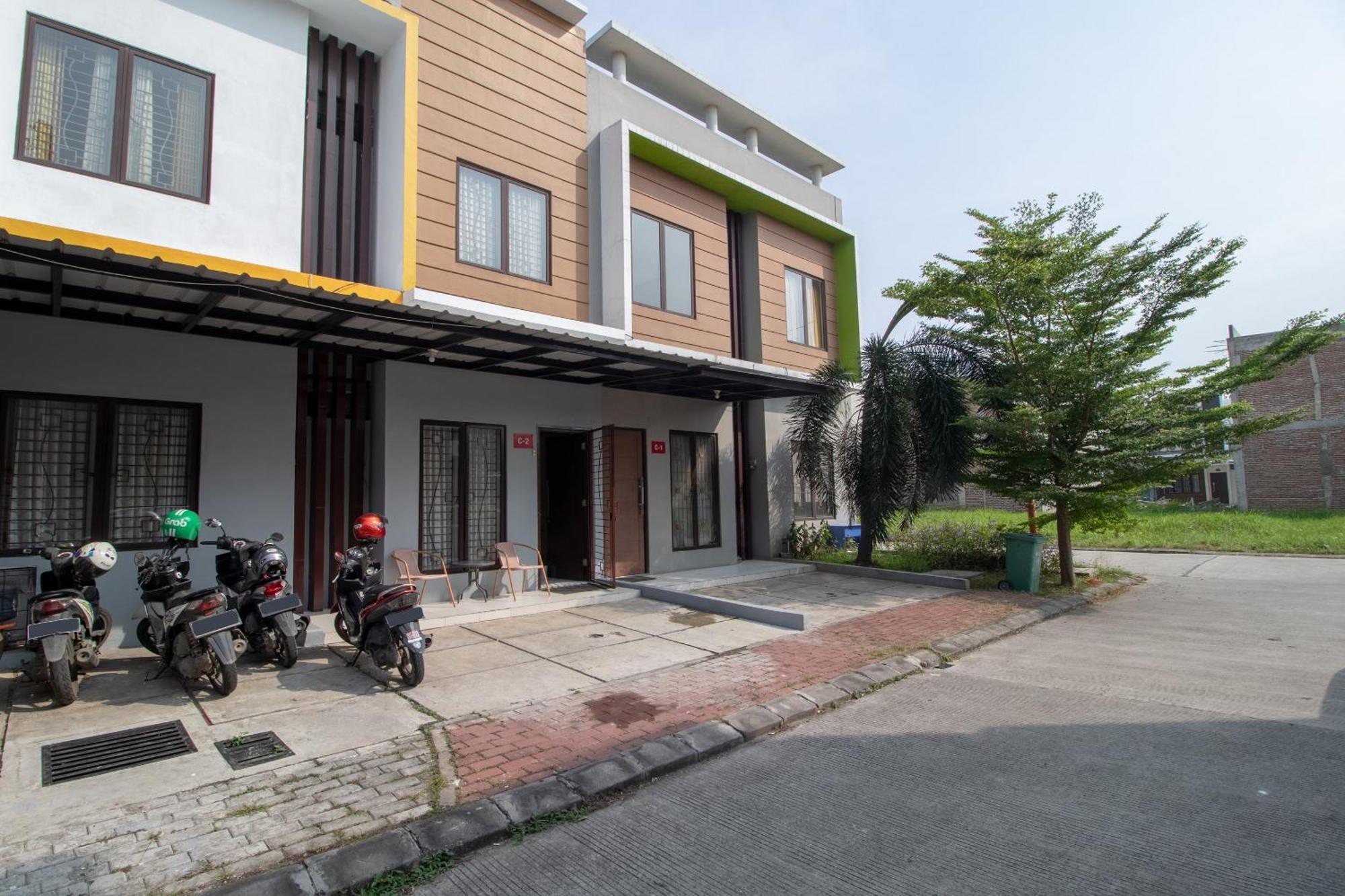 Oyo 3253 Sofia Residence Telukjambe Eksteriør bilde